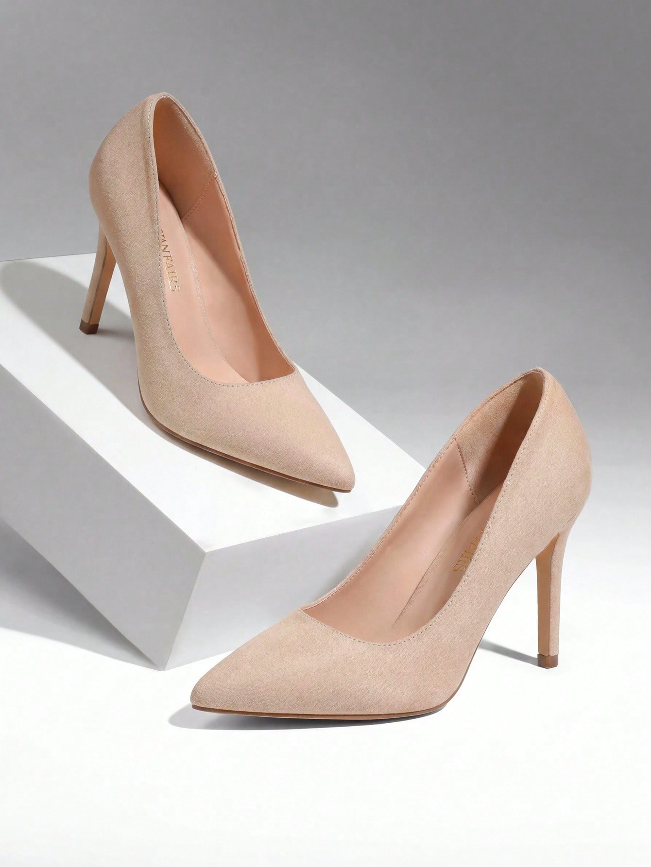 Court Heel Pointed - 여성용 스틸레토 힐 펌프스, 뾰족한 앞코의